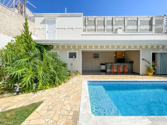 Casa com 6 dormitórios à venda, 350 m² por R$ 2.000.000,00 - Parque Terranova - Valinhos/SP