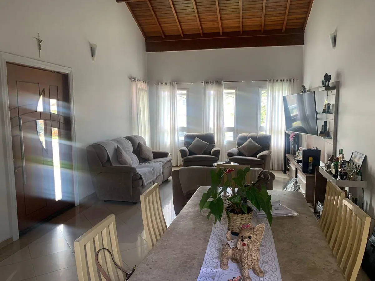 Casa térrea cond. Villaggio Fiorentino. AT: 340m2, AC: 230m2. 3 quartos, 1 suíte, 2 banheiros, sala, área gourmet com churrasqueira, 3 vagas., foto 1