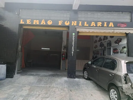 Terreno comercial 316 m2, em ótima localização, com funcionamento de funilaria e uma casa de fundo no terreno, Oportunidade comercial e residencial.