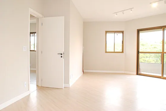 Apto Jd. Proença Campinas. 3 dorm.; 2 suítes; sala 2 ambientes; sacada; banh. social; 2 vagas; Arm. planejados suíte, cozinha e banheiro.