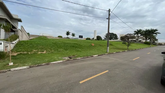 Terreno à venda, 1000 m² por R$ 1.300.000,00 - Condomínio Villa Lombarda - Valinhos/SP