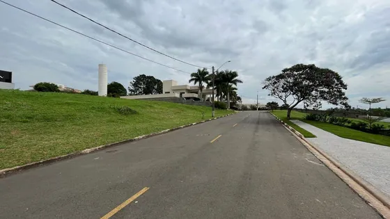 Terreno à venda, 1000 m² por R$ 1.300.000 - Condomínio Villa Lombarda - Valinhos/SP