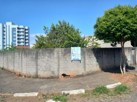 Excelente ter plano 456m2, ar. privilegiada (residencial / comercial). Ótima local. p/comércio e toda a infraestrutura local. Jd. B. Vista-ValinhosJ