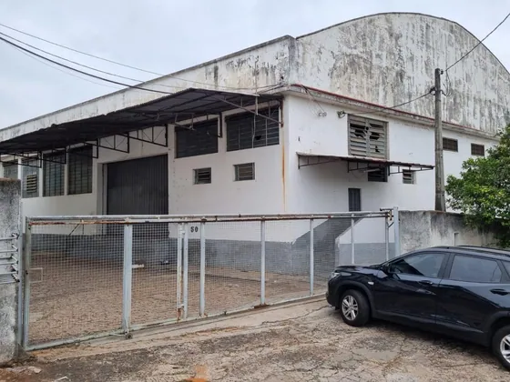 2 barracões Venda /Locação: 1000m2 e 2000m2 - escritório, refeitório, banheiros, ótima localização em Valinhos, ar. central. Opçao negocio separados