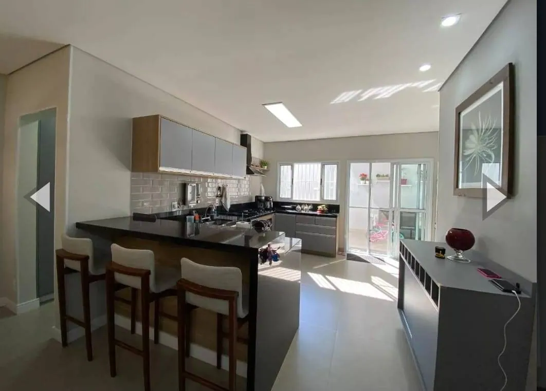 Sobrado em Vinhedo com 3 dorm. sendo 1 suíte, ar condic., 3 vagas, ambientes integrados, porcelanato, quintal, jardim, próximo ao centro de Vinhedo., foto 1