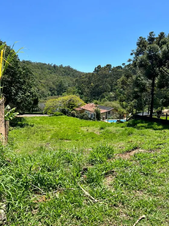Lindo terreno com frente pra duas ruas
