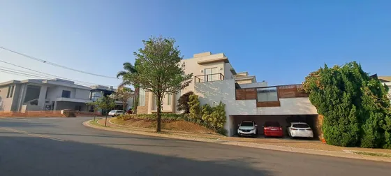 Casa de Condomínio com 4 quartos