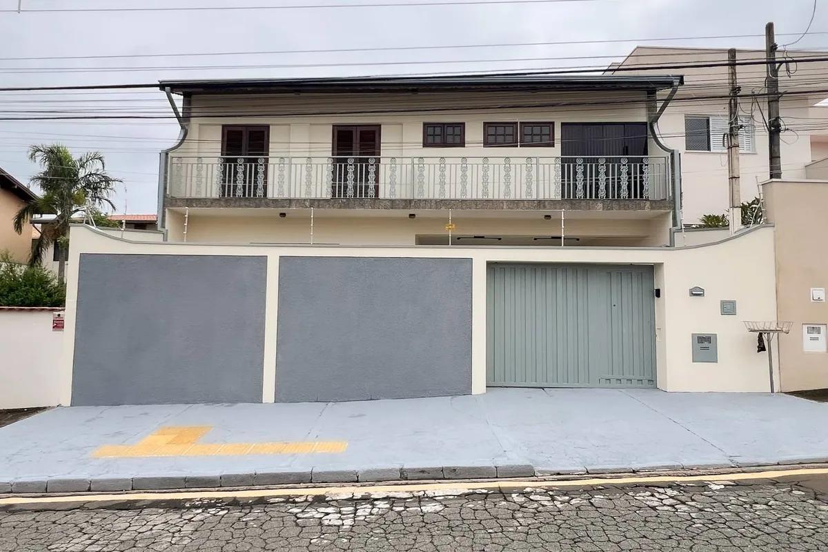 Sobrado divida Valinhos/ Campinas, área gourmet com churrasqueira e piscina., foto 1