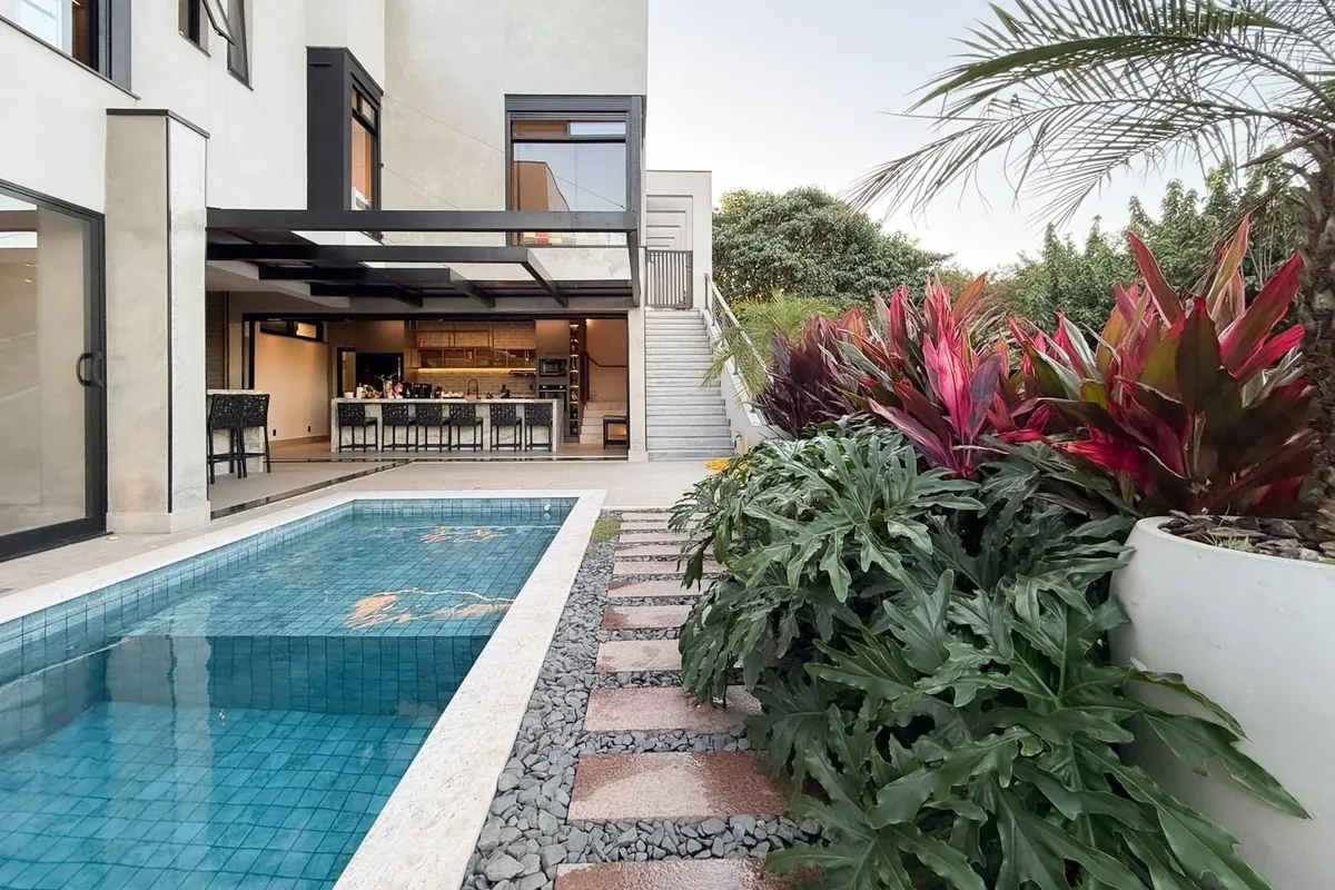 Casa de Condomínio com 3 suítes e fundo pra mata - Condomínio Residencial Mon't Alcino- Valinhos, foto 1
