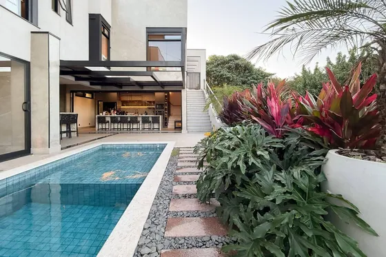 Casa de Condomínio com 3 suítes e fundo pra mata - Condomínio Residencial Mon't Alcino- Valinhos